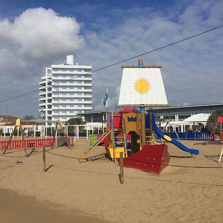 Beach Palace With Small Swimming Pool, Private Beach, Parking Lido di Jesolo Eksteriør billede