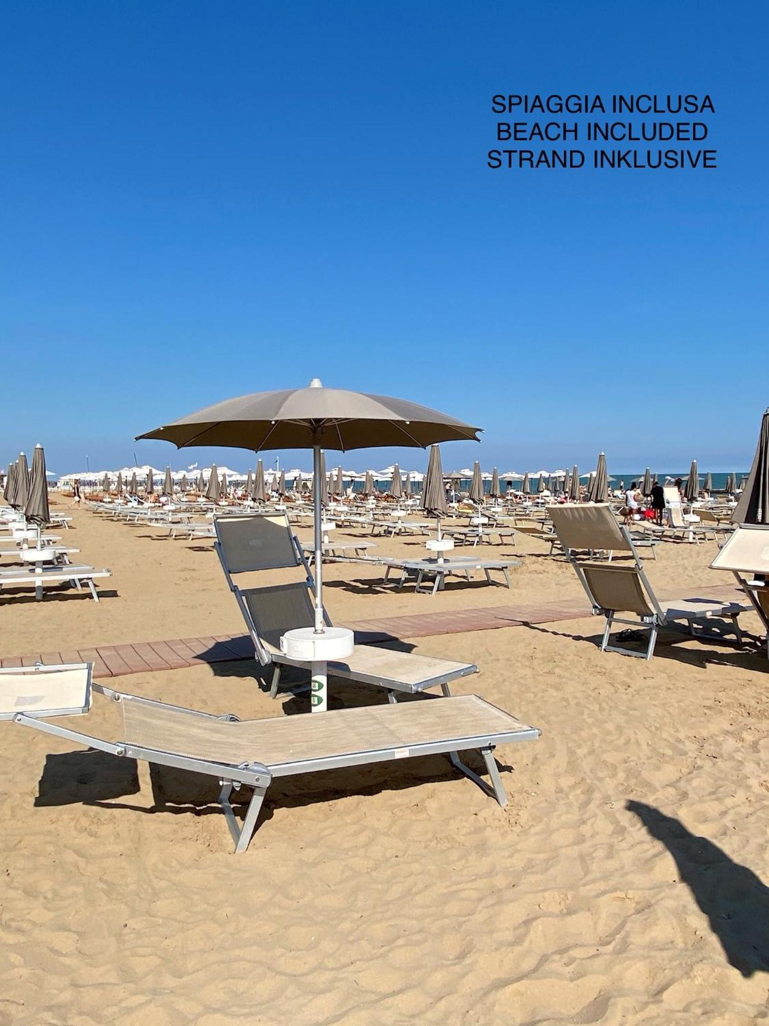 Beach Palace With Small Swimming Pool, Private Beach, Parking Lido di Jesolo Eksteriør billede