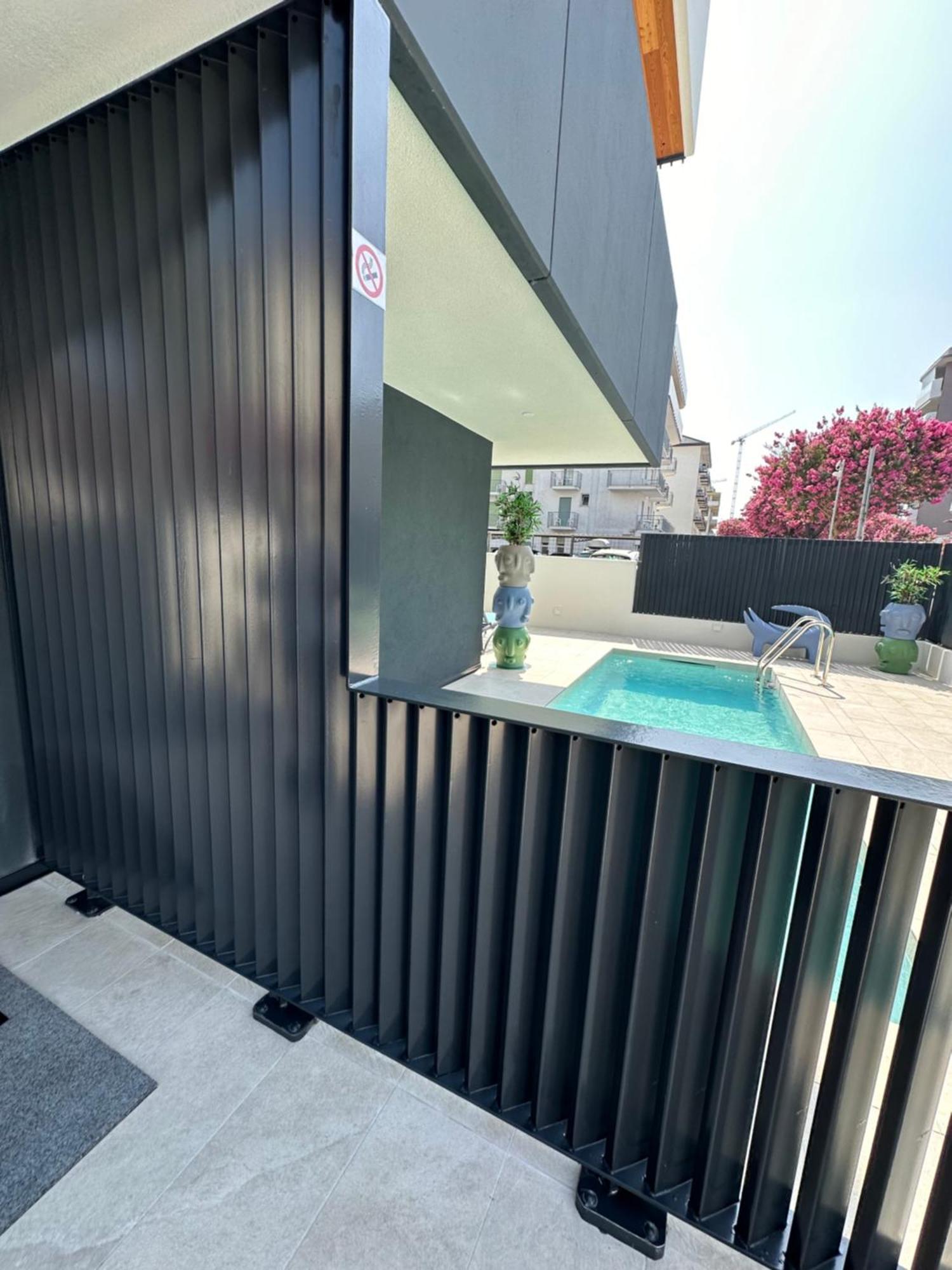 Beach Palace With Small Swimming Pool, Private Beach, Parking Lido di Jesolo Eksteriør billede